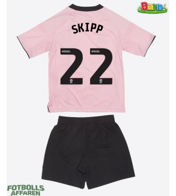 Leicester City Oliver Skipp #22 Tredjeställ Barn 2025-26 Kortärmad (+ Korta byxor)